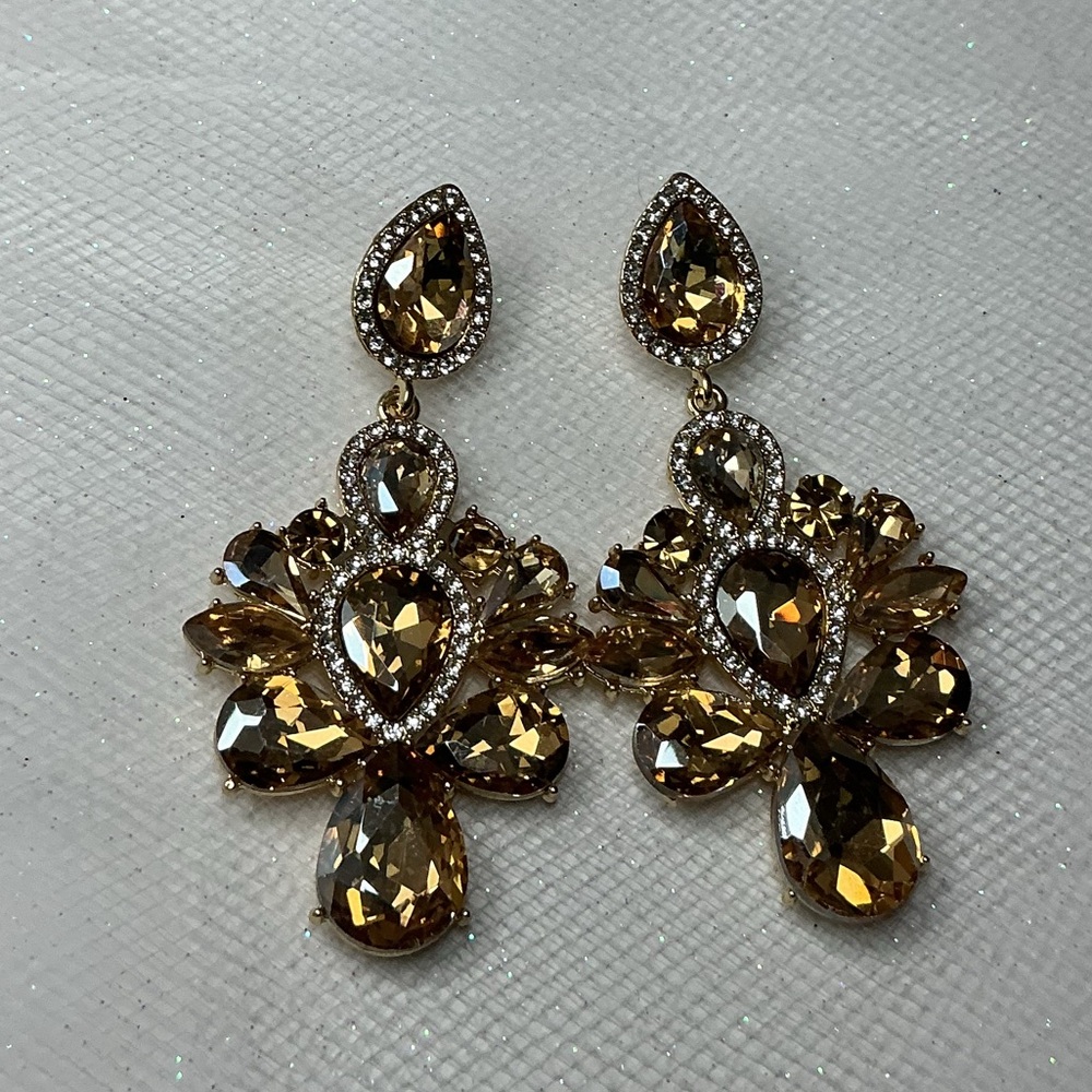 ✨ Champagne Crystal Floral Drop Earrings